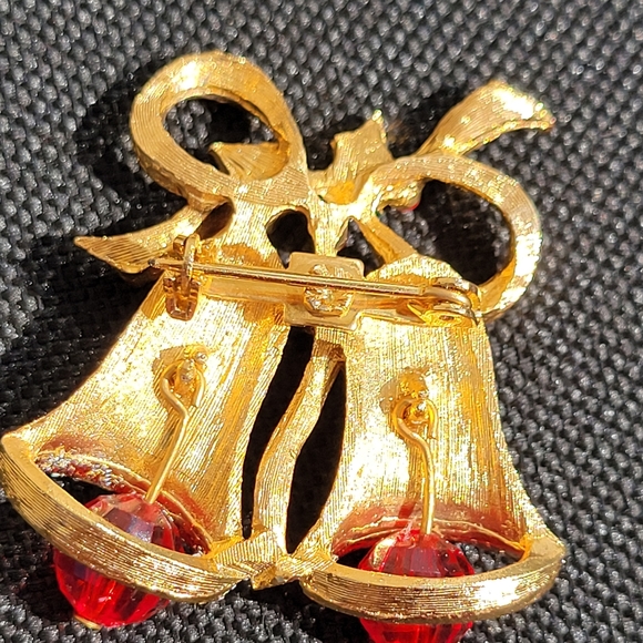 Vintage Holiday Bell Brooch ~ Christmas ~ 1960s or so ~Pretty - Picture 8 of 12